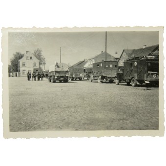 Mobile Hospital Alemán en la ciudad de Letonia. 1941. Espenlaub militaria